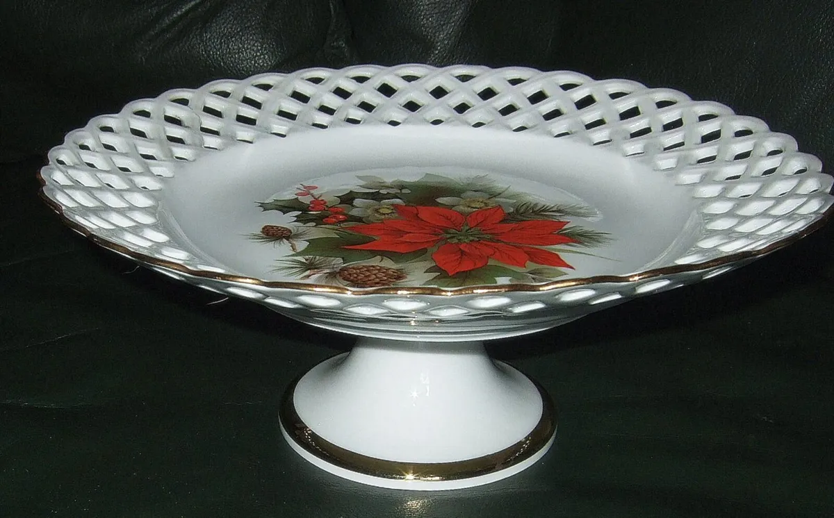 Vintage Poinsettia Footed Porcelain Bowl–Pristine - Image 4