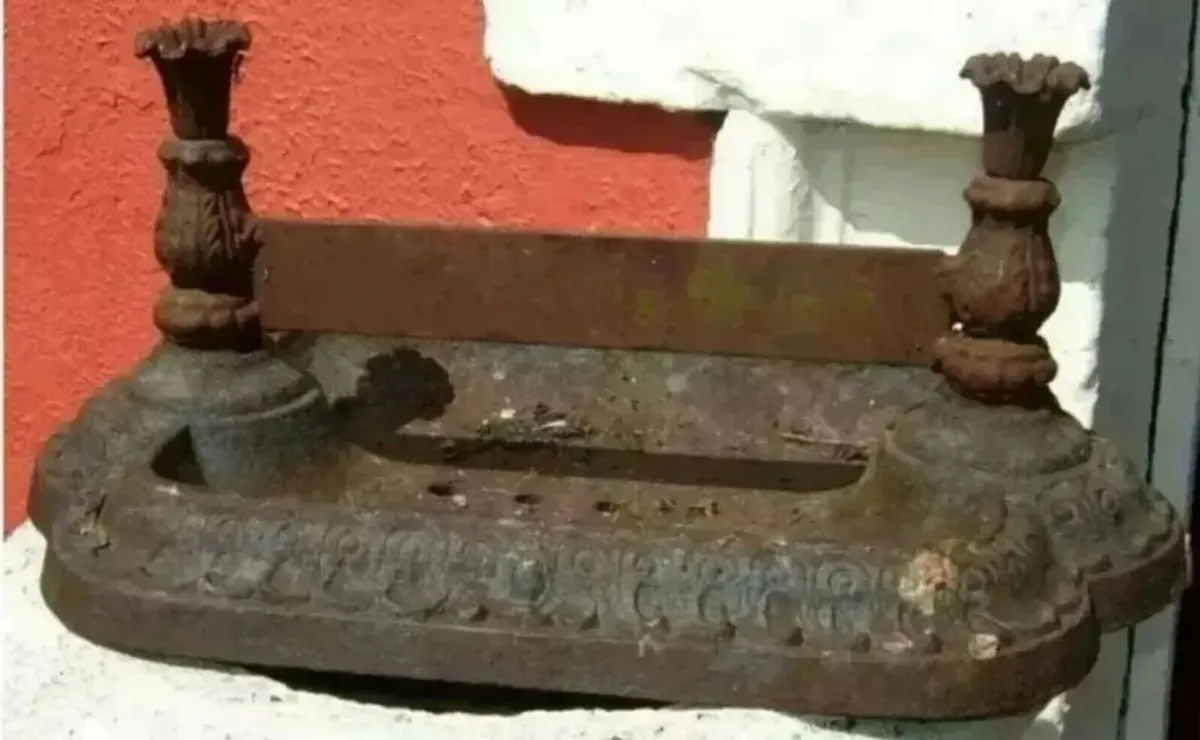 Vintage Cast Iron Boot Scraper - Image 3