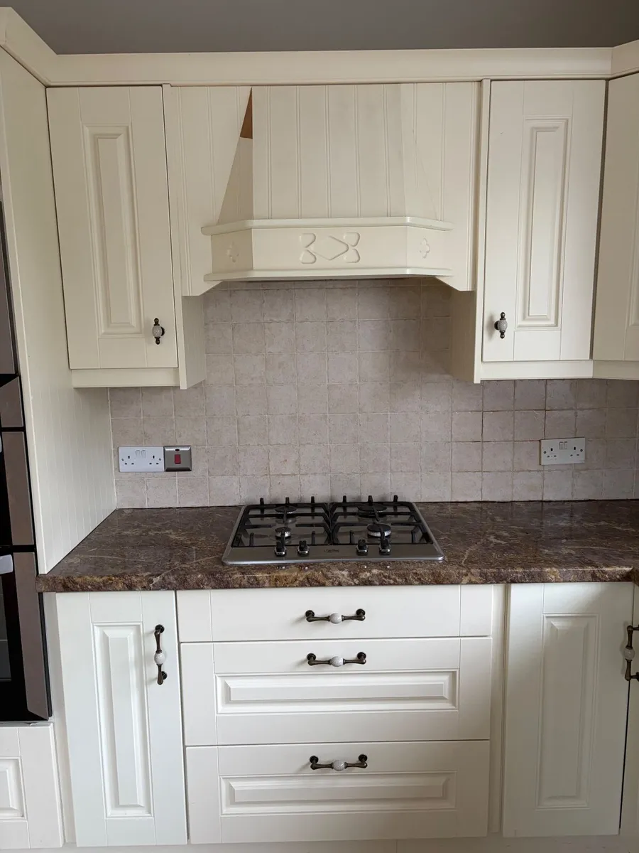 Kitchen, cream shaker style - Image 4