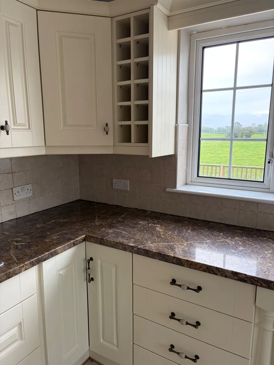 Kitchen, cream shaker style - Image 3