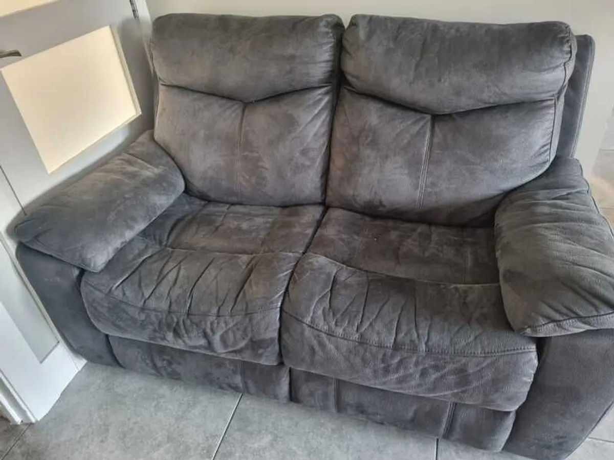 Furniture set - Image 1