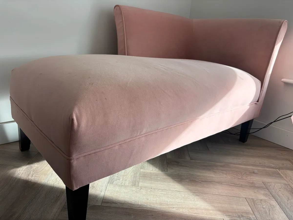 Pink sofa - Image 2