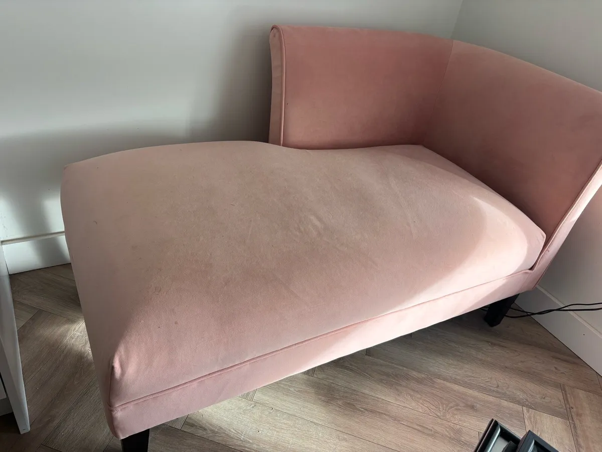 Pink sofa - Image 1