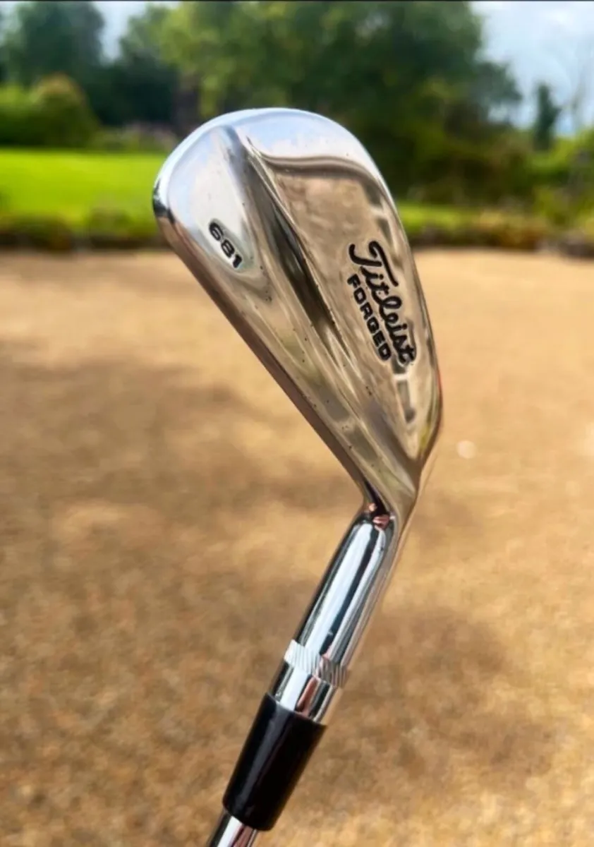 Titleist 681 Forged 2 Iron (Dynamic Gold Shaft) | - Image 1