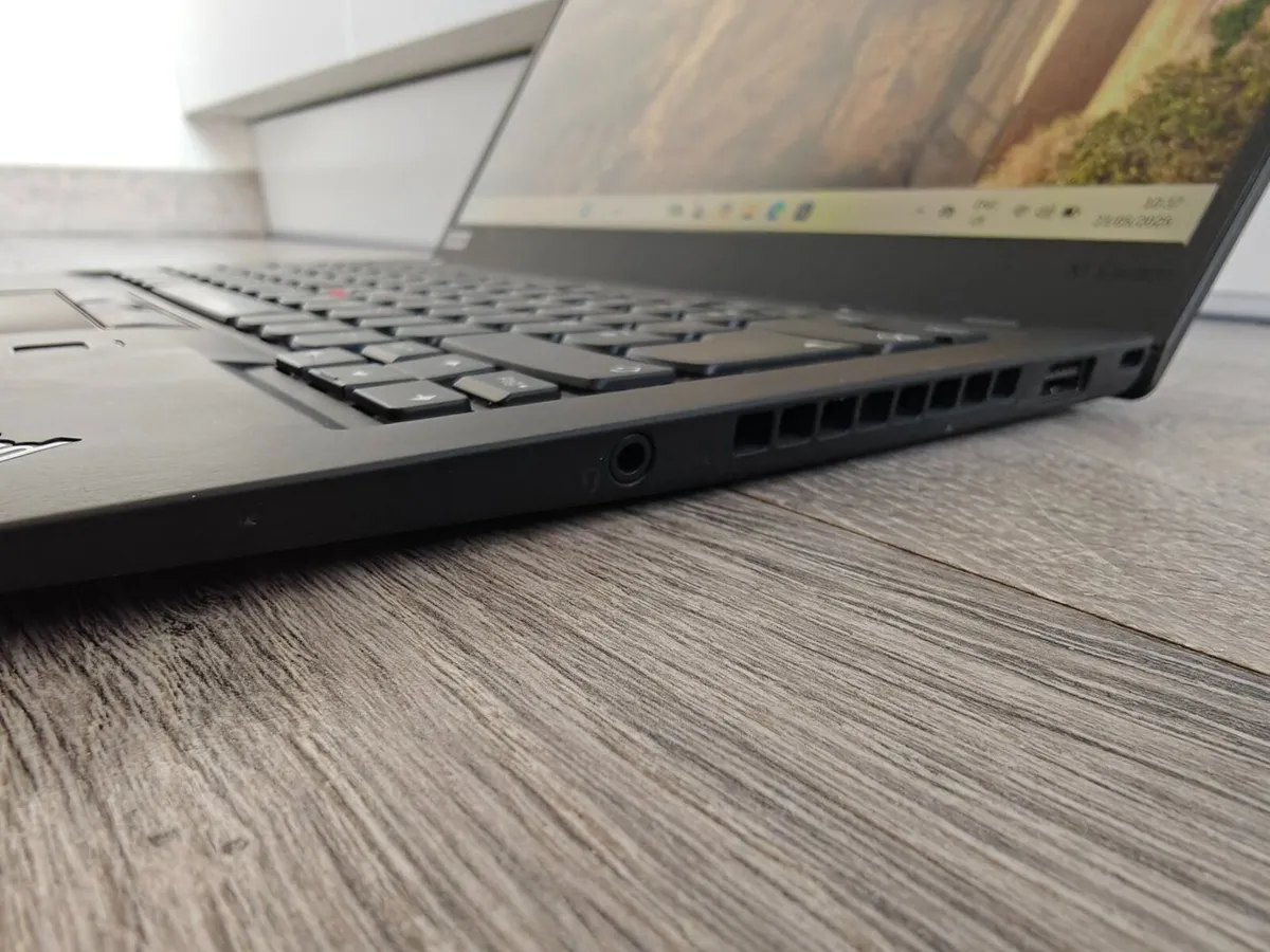 Lenovo X1 Carbon | i7 | 16GB | 256GB | 14" 2K | - Image 4