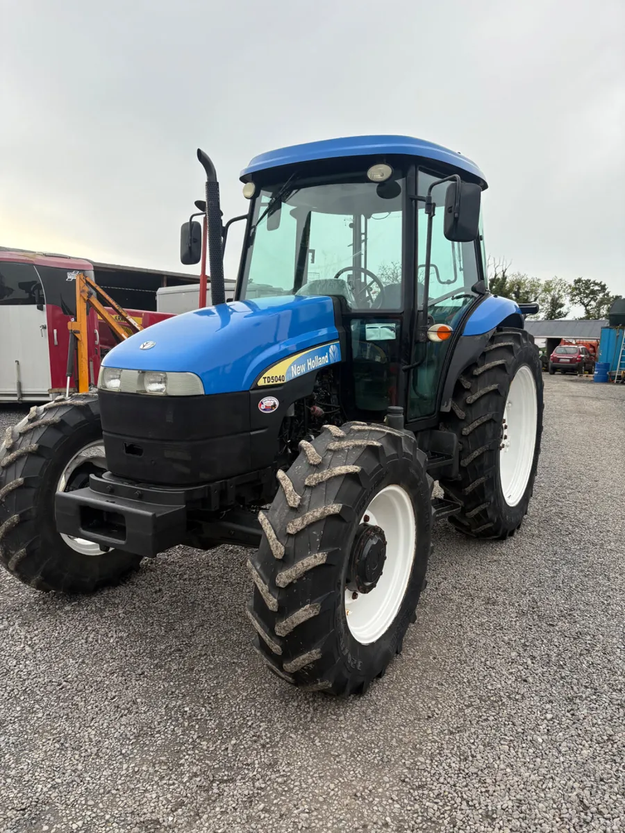 New Holland  Tractor - Image 3