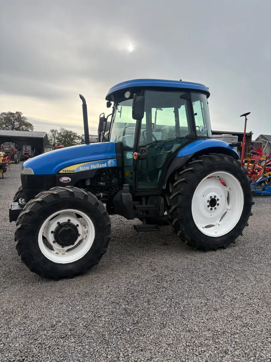 New Holland  Tractor - Image 1