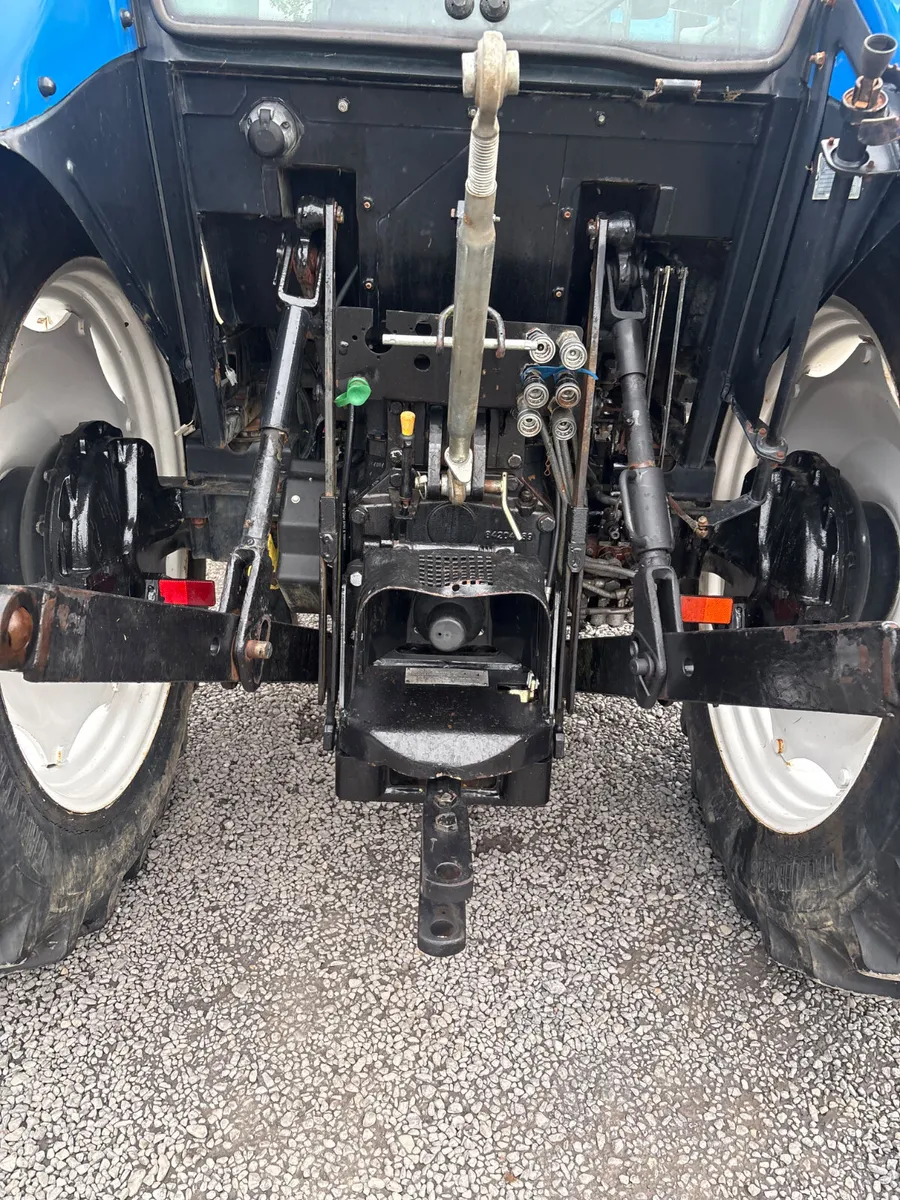 New Holland  Tractor - Image 4