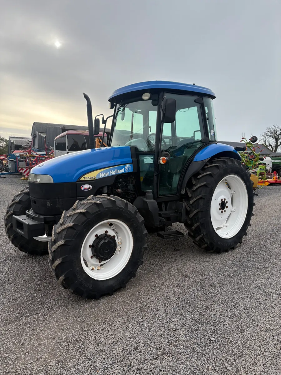 New Holland  Tractor - Image 2