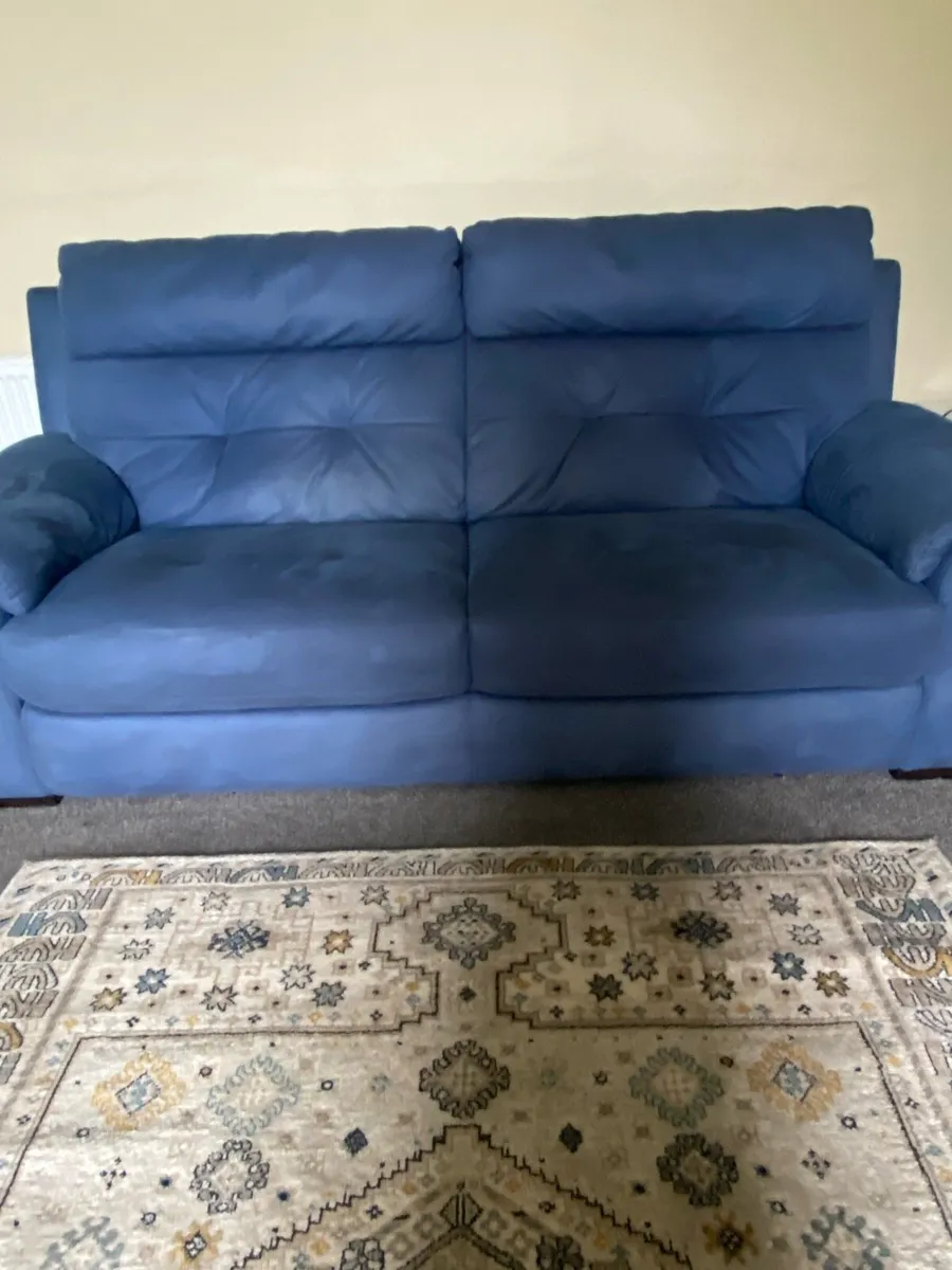Couch + 2 Electric Recliner armchairs - Image 1