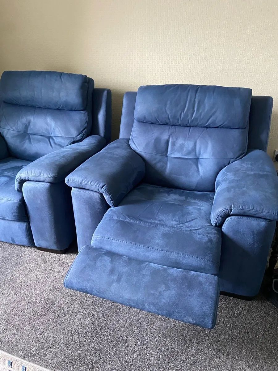 Couch + 2 Electric Recliner armchairs - Image 2