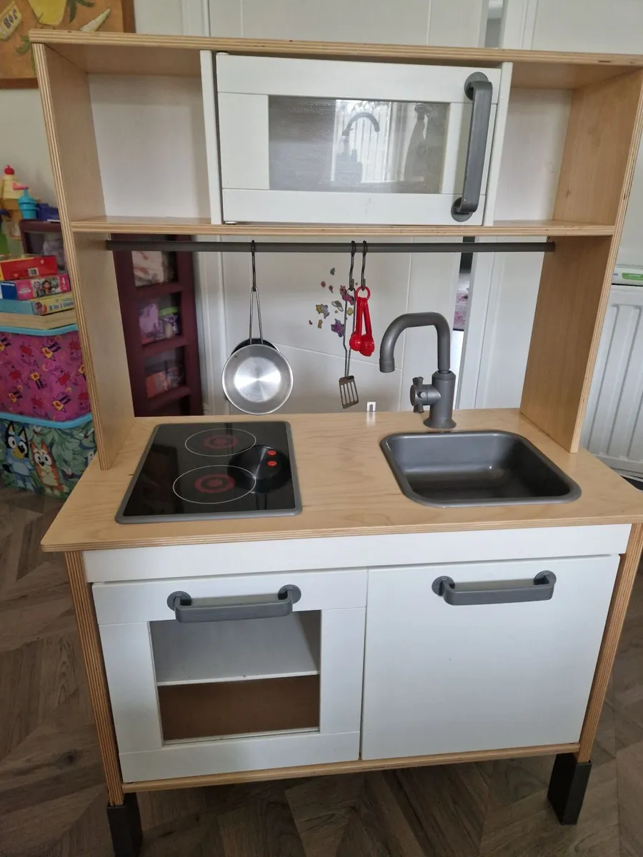 Toy kitchen - Image 1