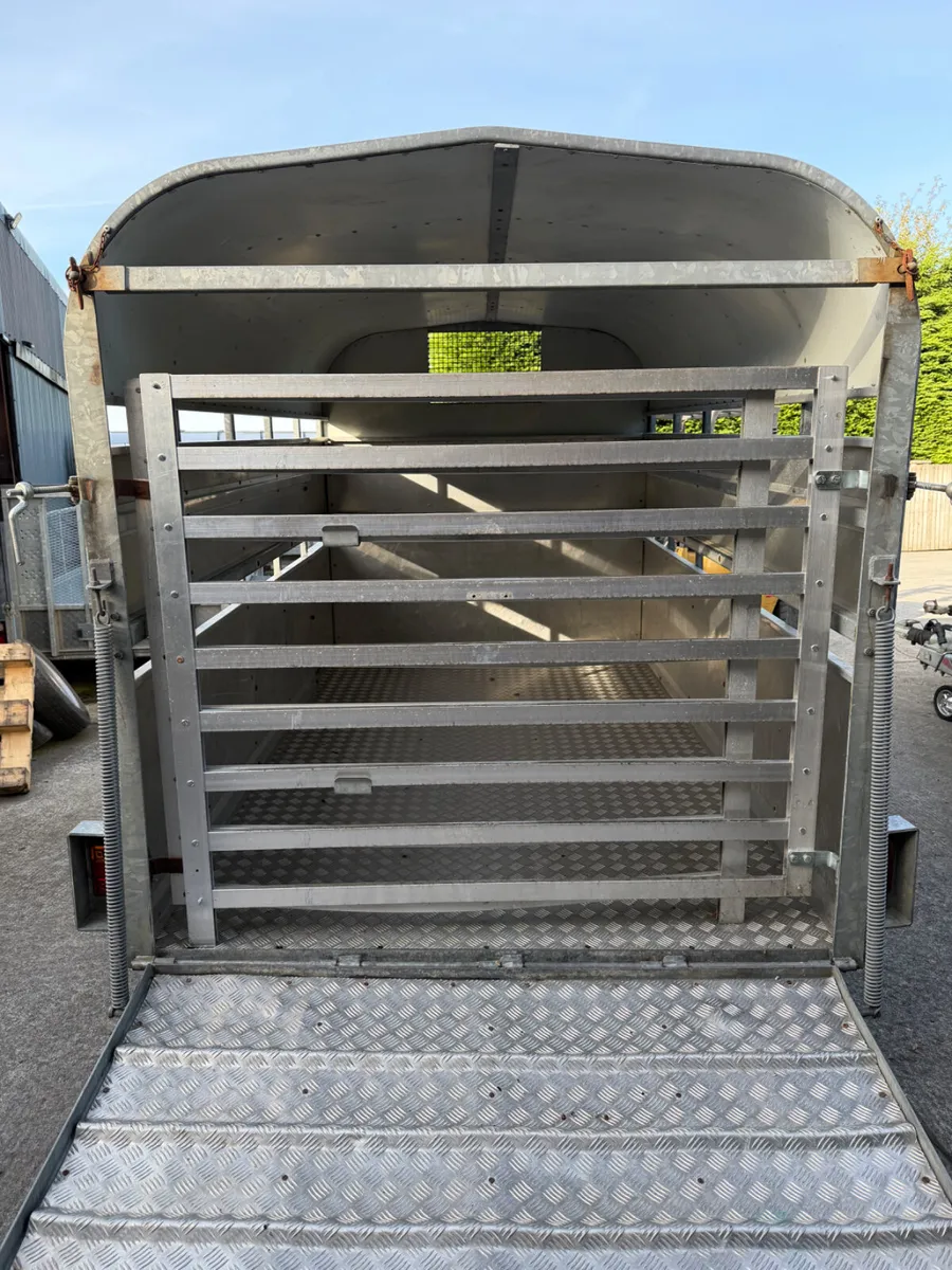 Nugent livestock trailer - Image 1