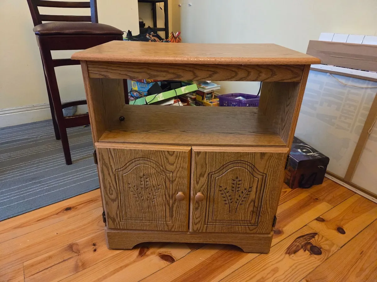 Traditional Oak Cabinet - Image 1