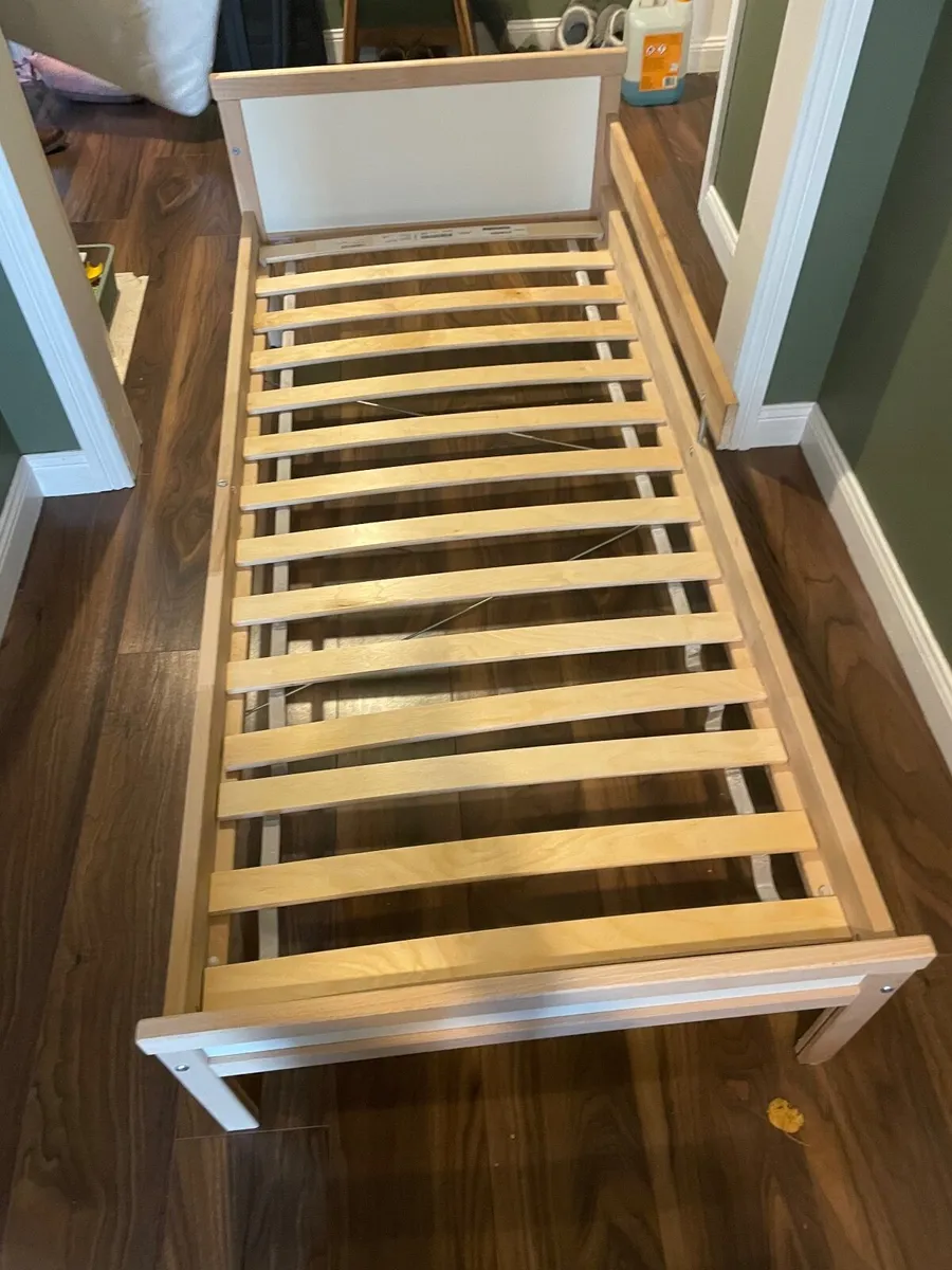 Toddler bed - Image 1