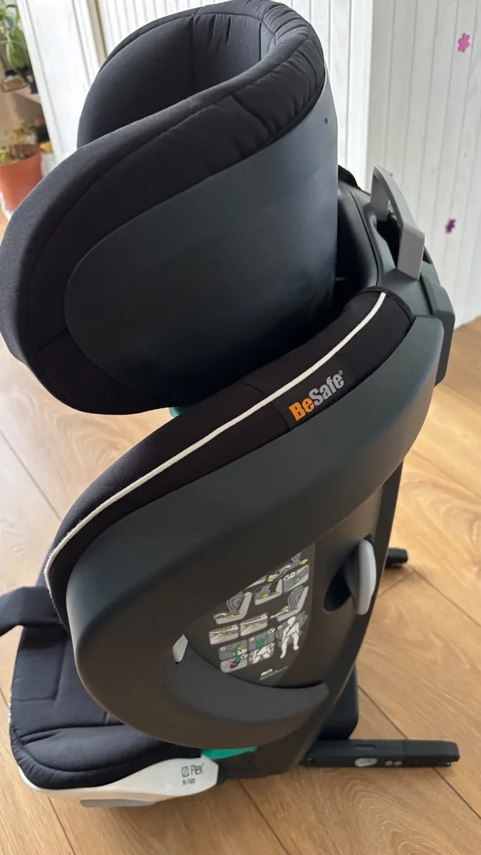 Child Car seat - Image 4