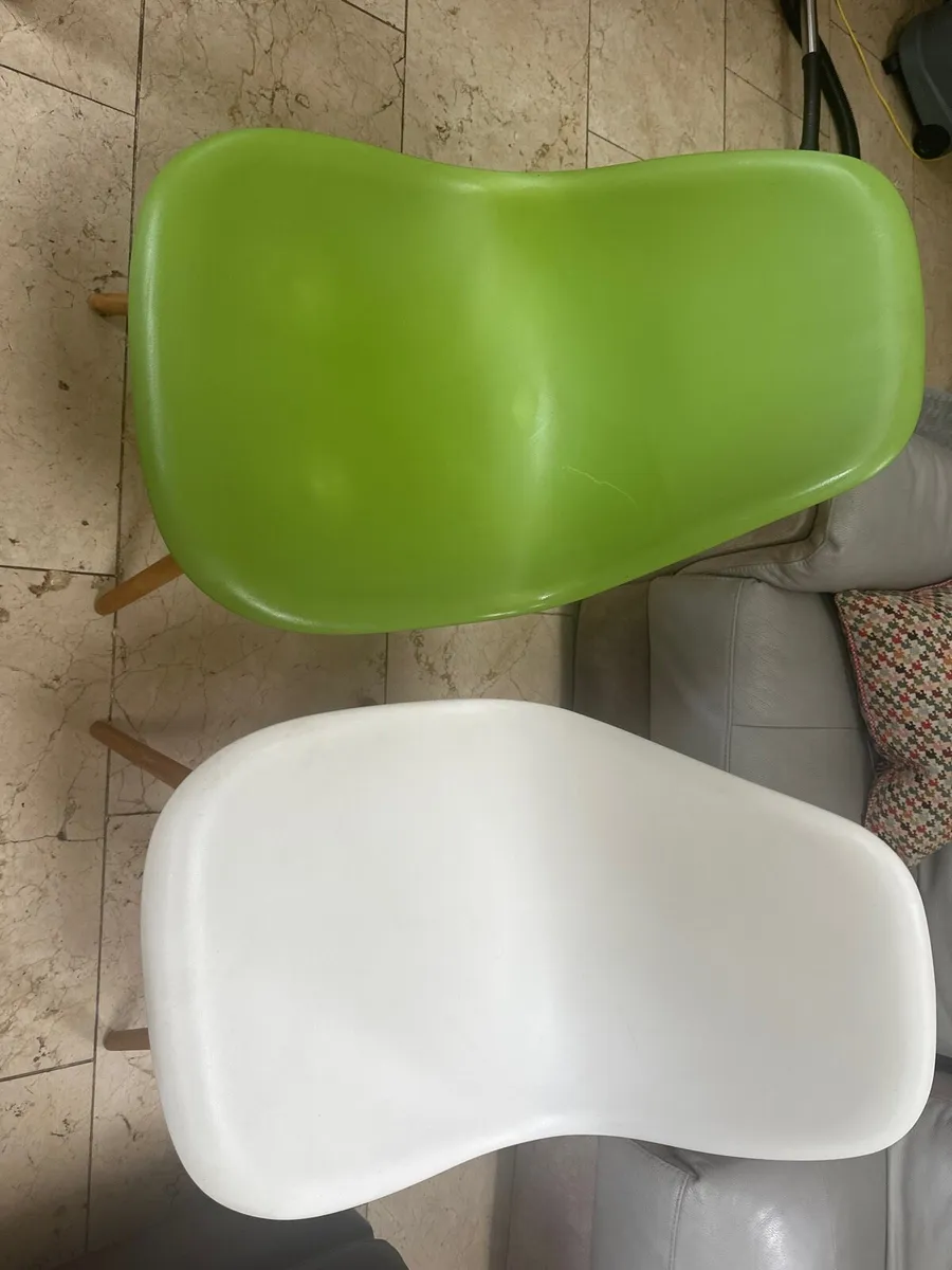 6 Chairs - Image 1