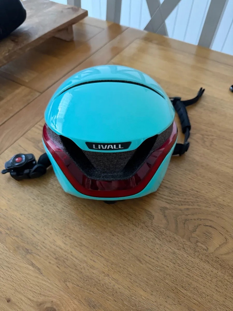 Livall smart helmet - Image 1