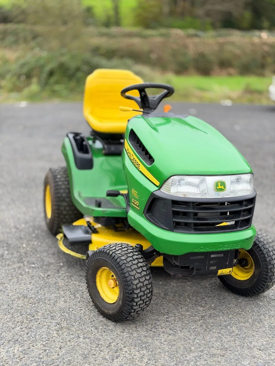 JohnDeere X120 RideOn 19.5Hp Hydrostatic - Image 1