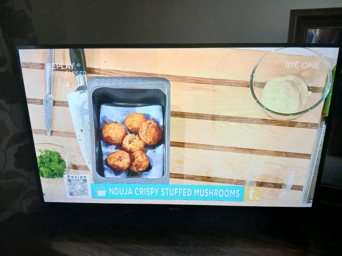 New Sharp 32inch Smart hdmi Satellite frameless tv - Image 4