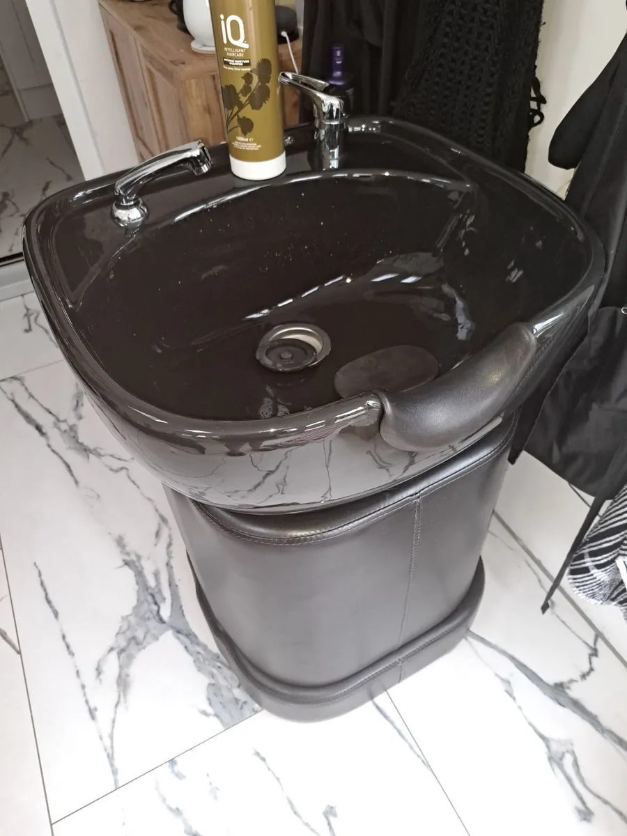 Backwash basin and salon chair for home hairdresse - Image 2