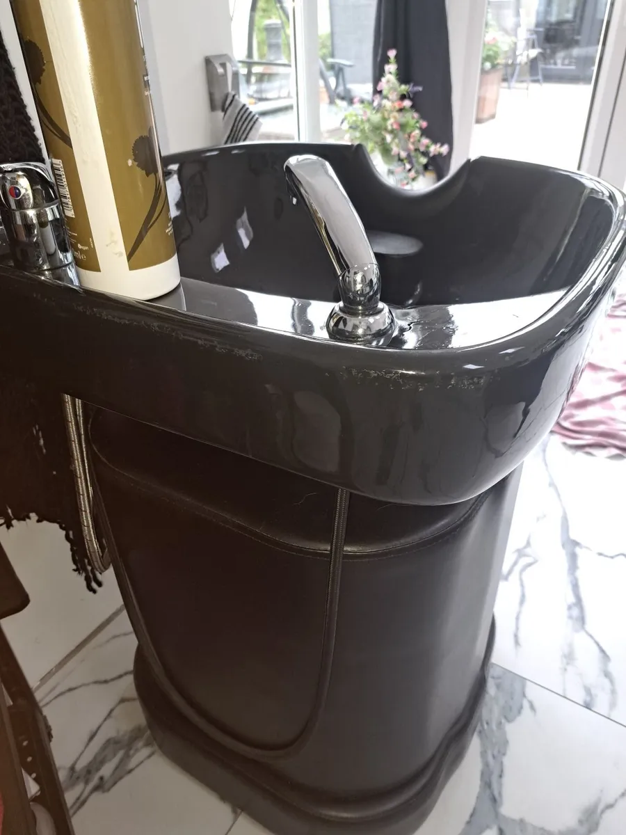 Backwash basin and salon chair for home hairdresse - Image 3