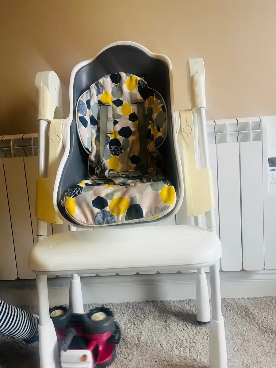 High chair - Image 1