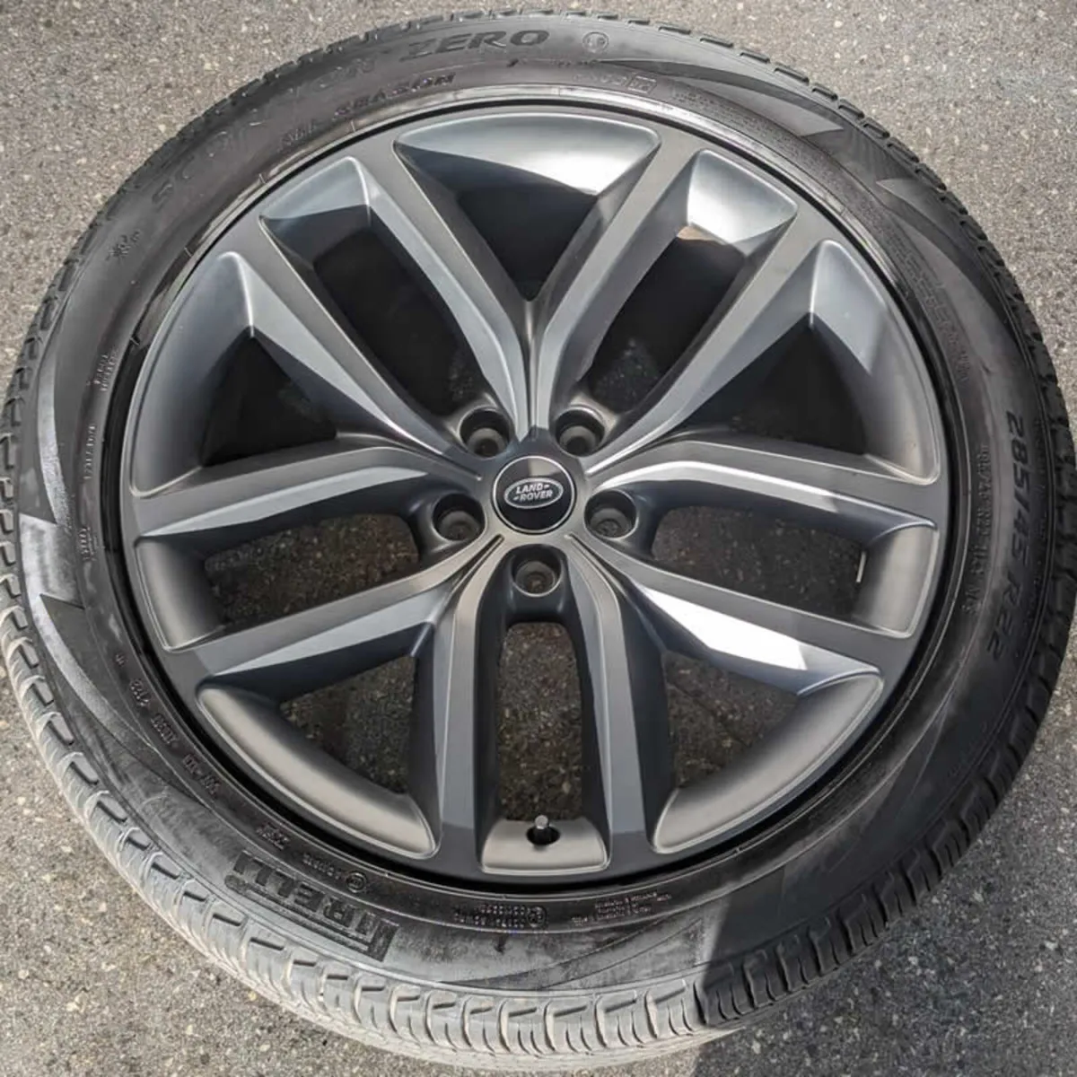 22" Genuine RANGE ROVER SPORT STYLE 5127 PIRELLIS - Image 2