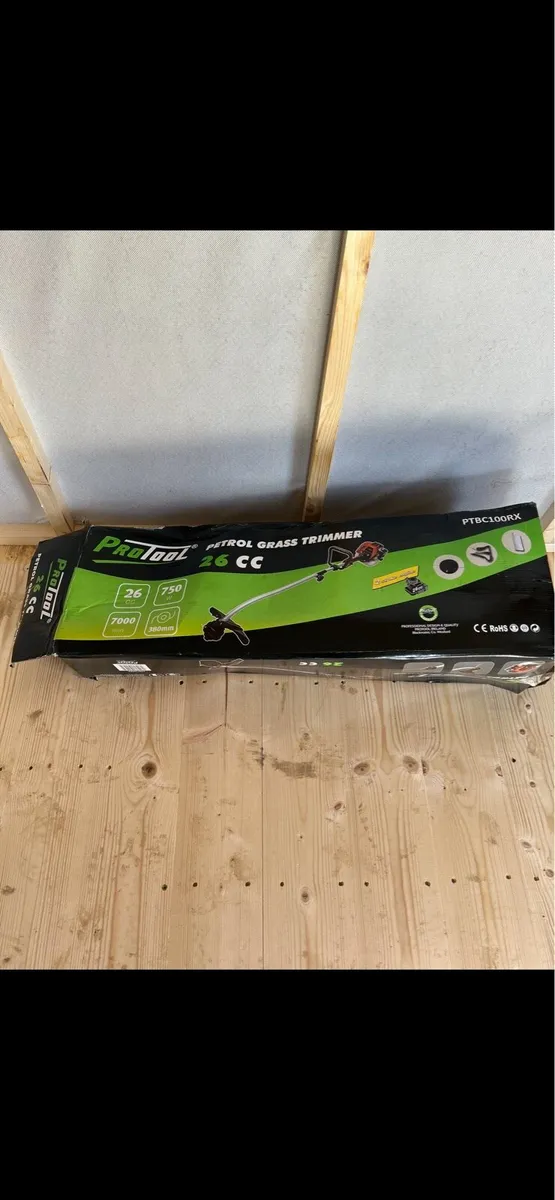 Petrol grass trimmer