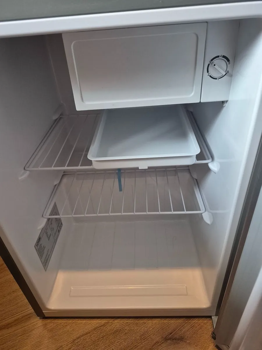 Silver Logik mini fridge. - Image 3