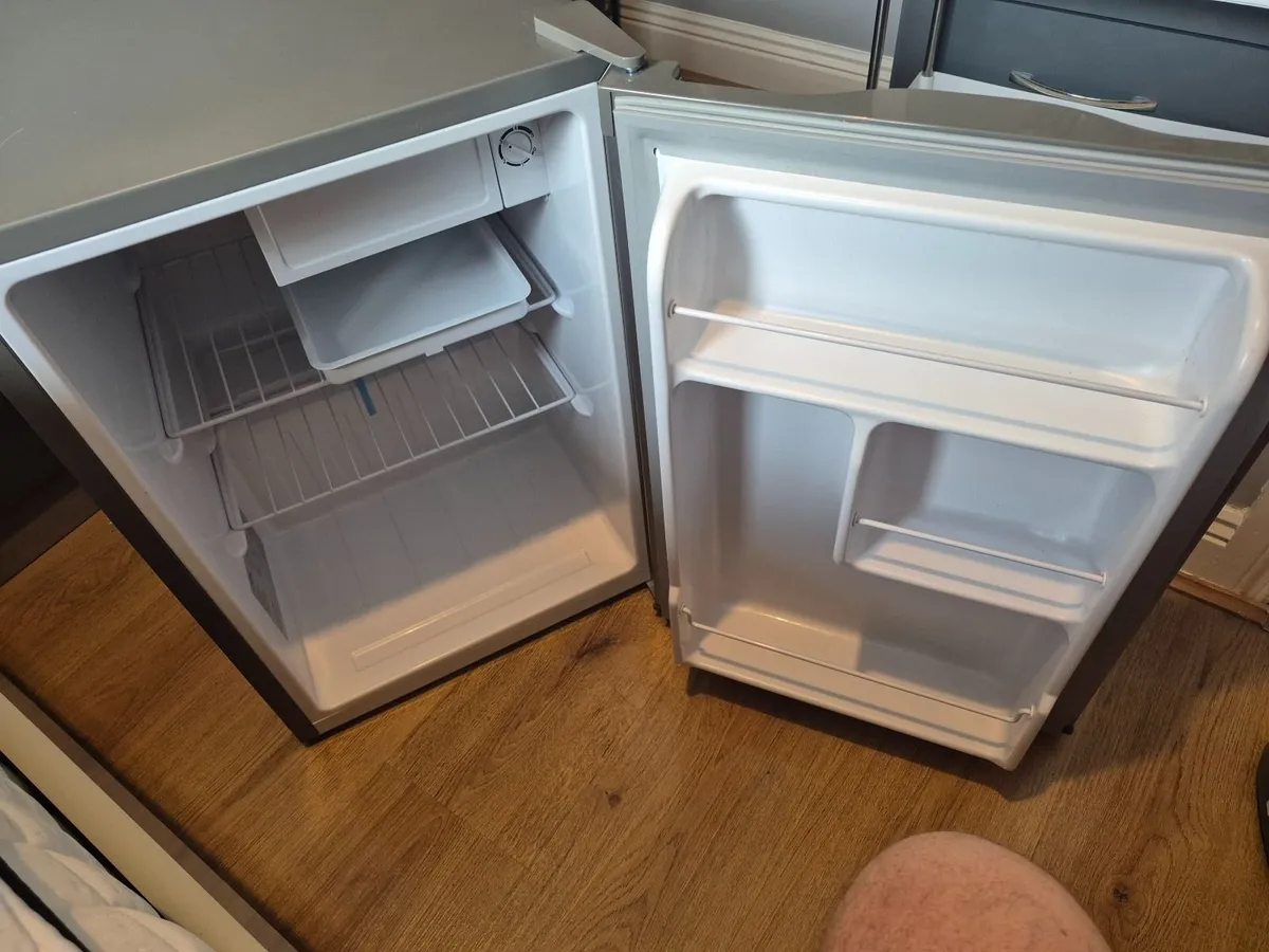 Silver Logik mini fridge. - Image 4
