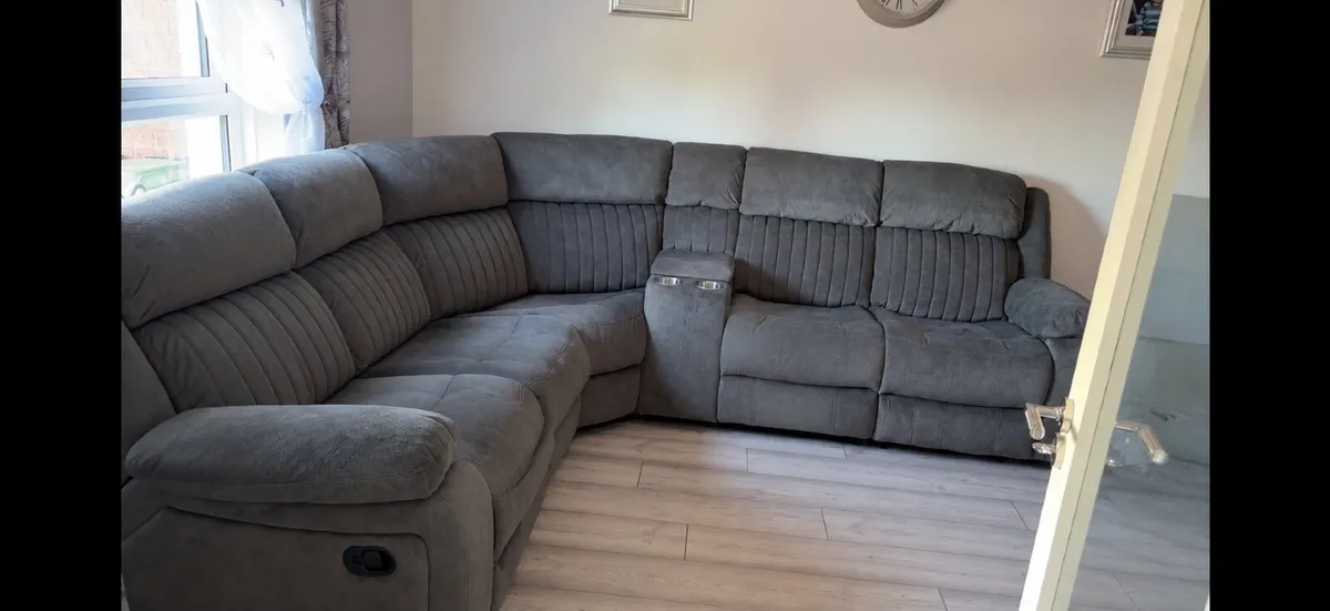 Corner sofa - Image 1
