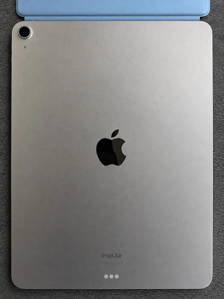 Ipad 13" M3 (A3269) 128GB Space Grey, Mint Condition - Image 3