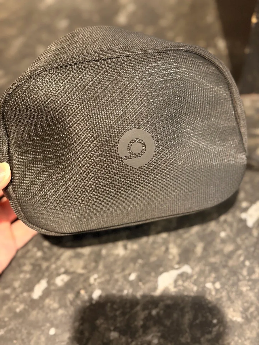 Beats Studio pro wireless headphones - Image 1