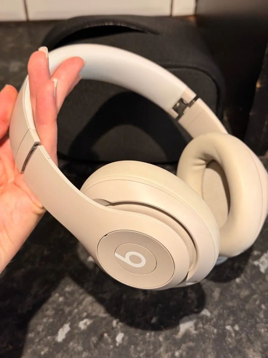 Beats Studio pro wireless headphones - Image 4