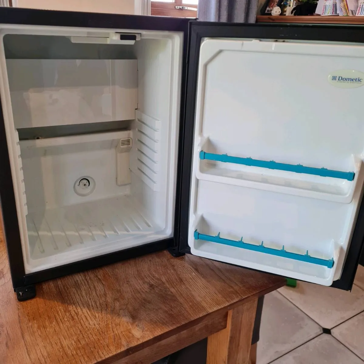 Electrolux mini fridge - Image 3