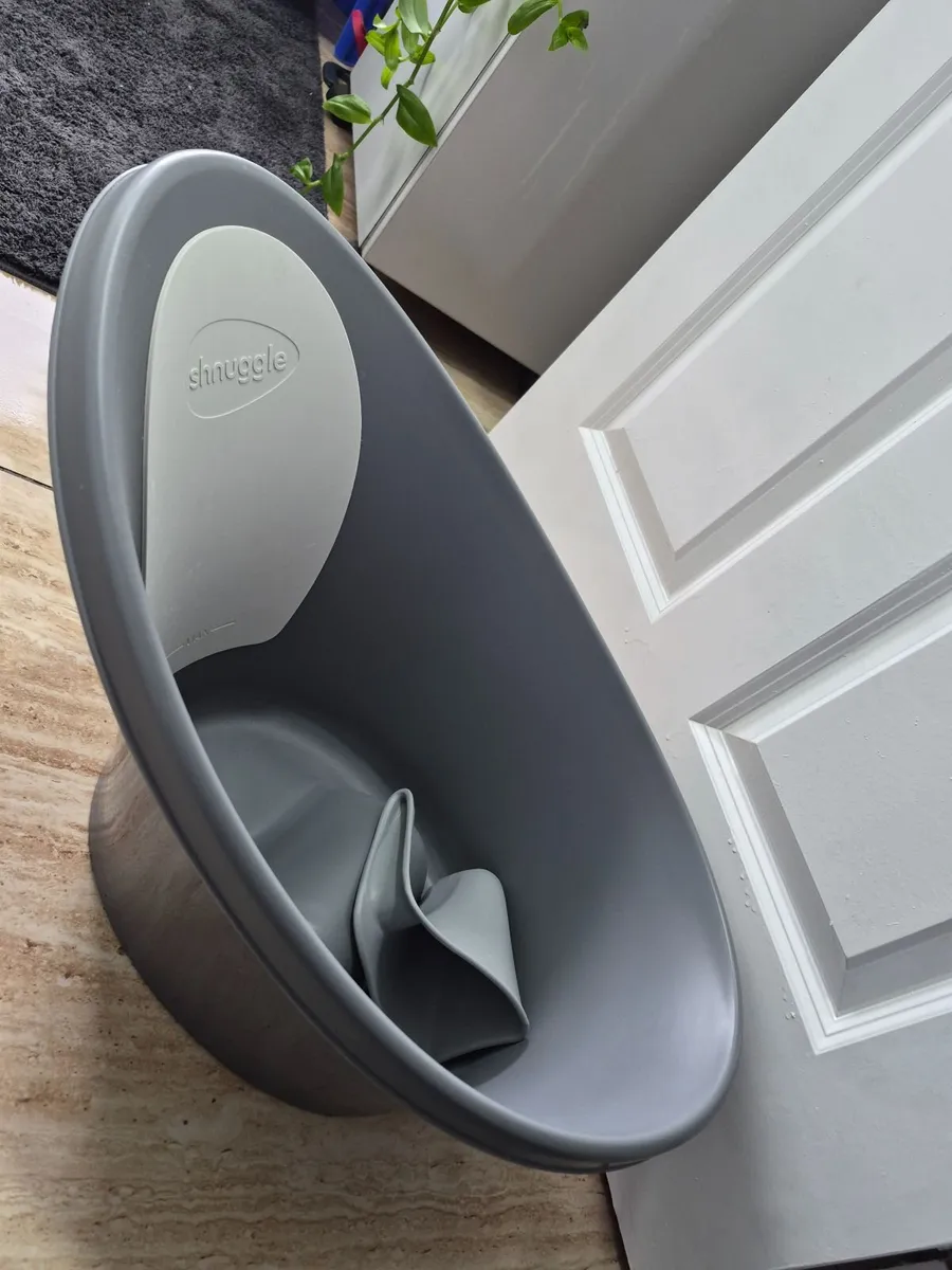 Shnuggle Baby Bath with Plug - Pebble Grey - Image 2