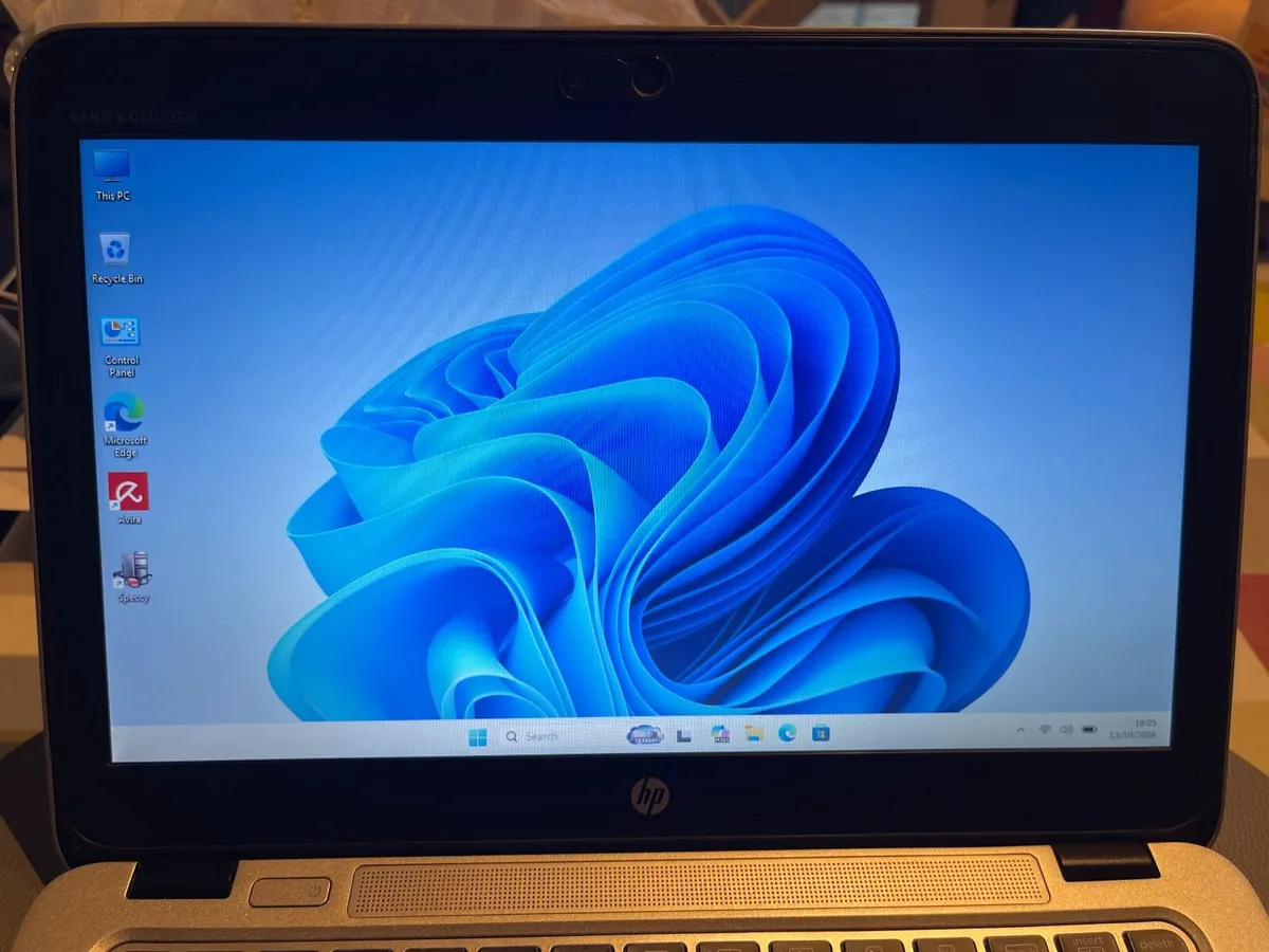 HP EliteBook 820 i5-16GB-2SSD - Image 2
