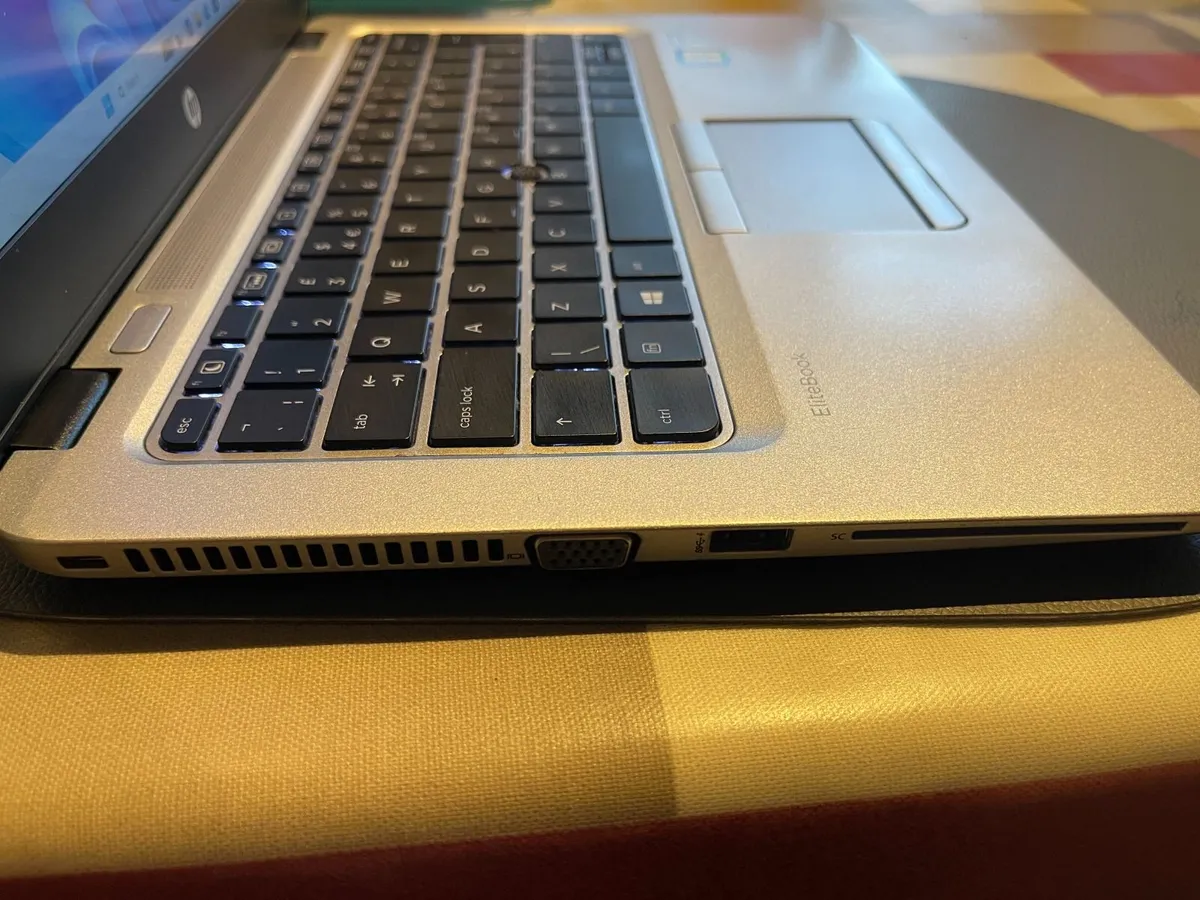 HP EliteBook 820 i5-16GB-2SSD - Image 4