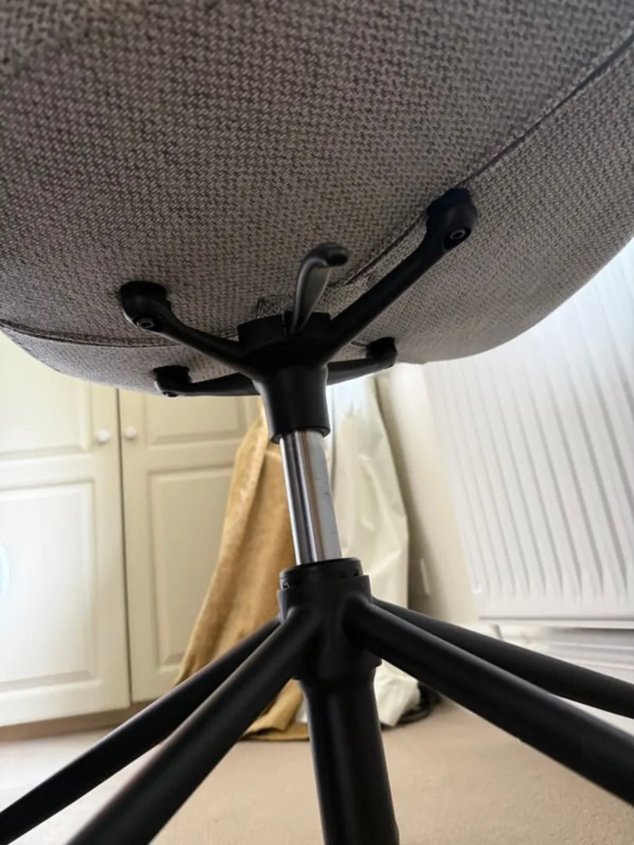 Desk chair with wheels Kave home - Image 3