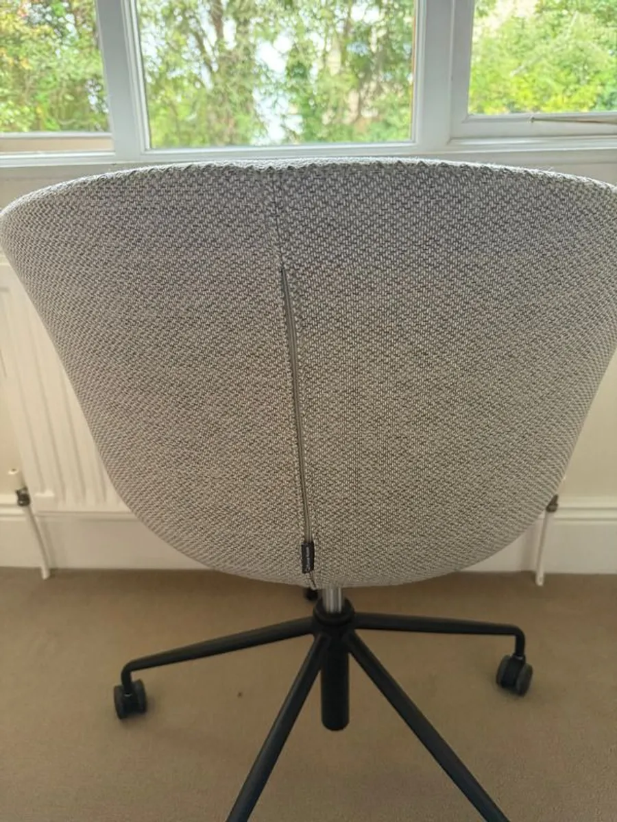 Desk chair with wheels Kave home - Image 2