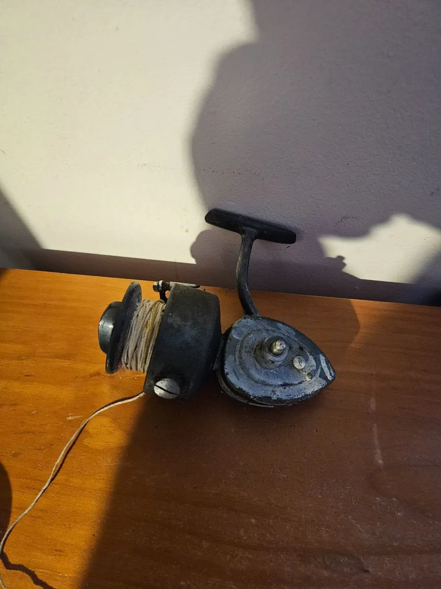 Vintage Fishing Reel - Image 4