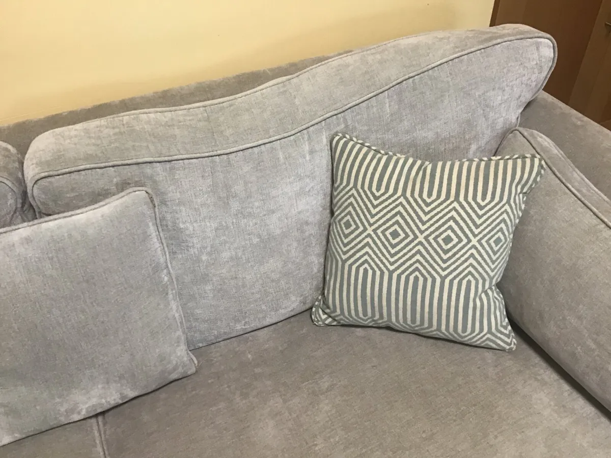 4 Seater Sofa - Image 4