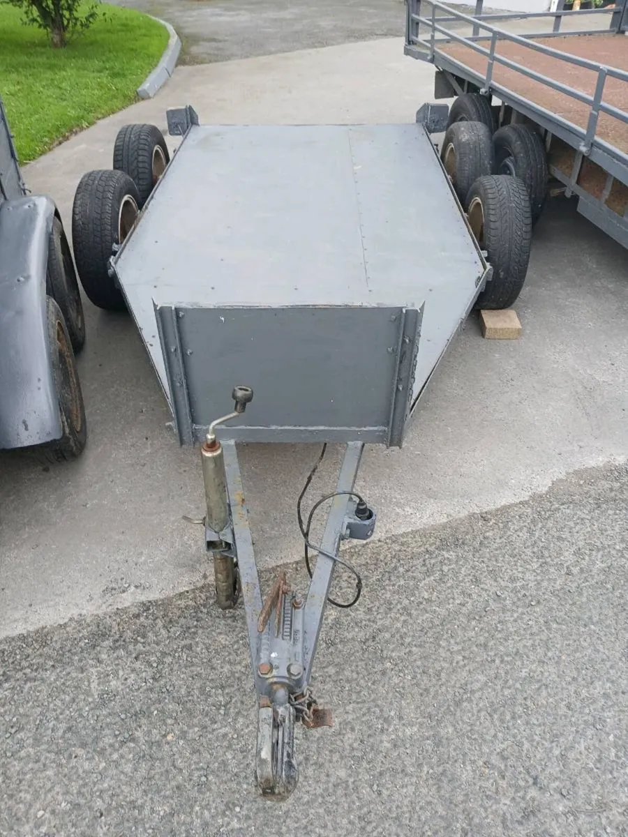 TRAILERS - Image 1