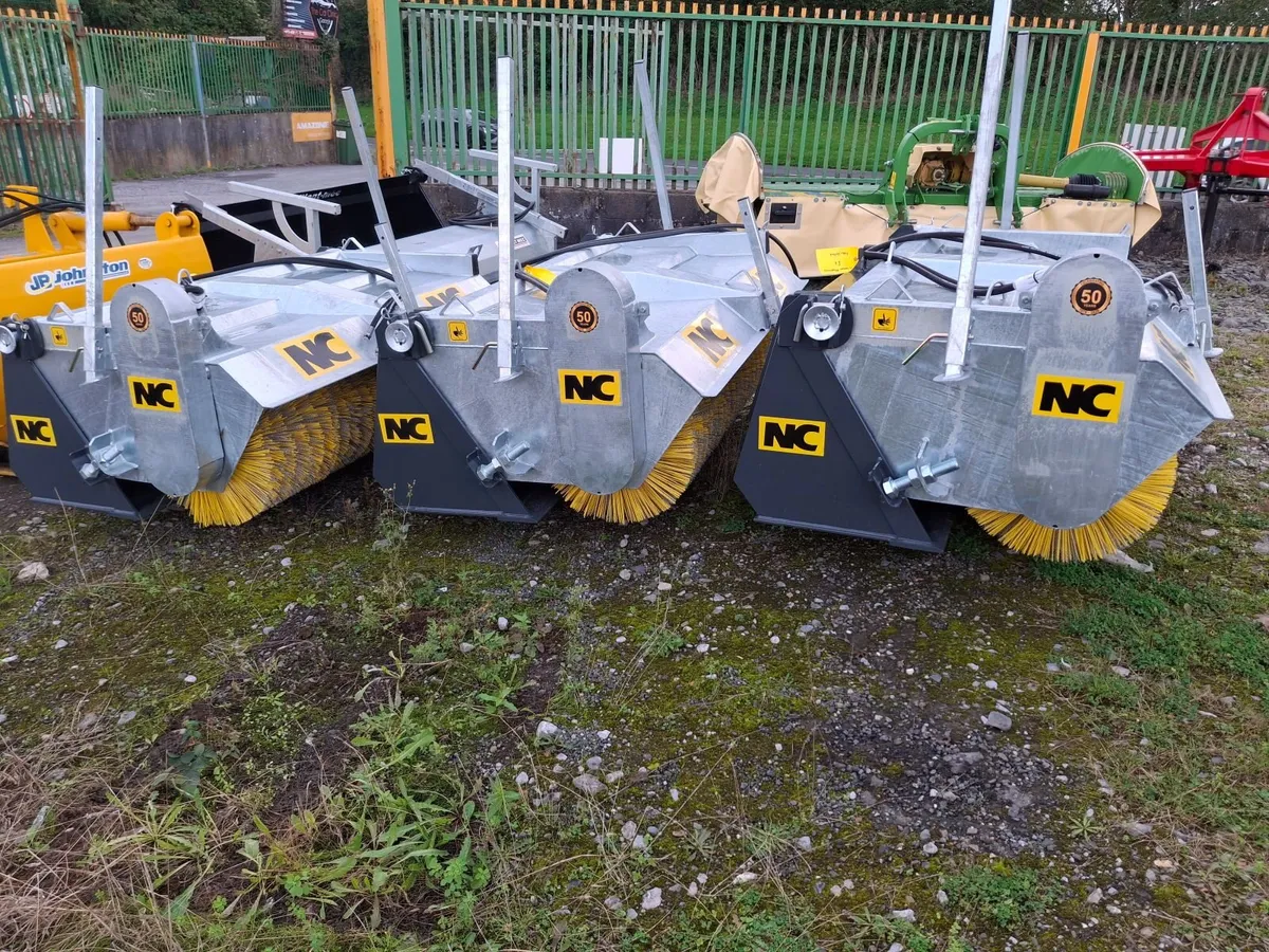 NC 6' Bucket c/w Brush to Suit Skid Steer - Image 3