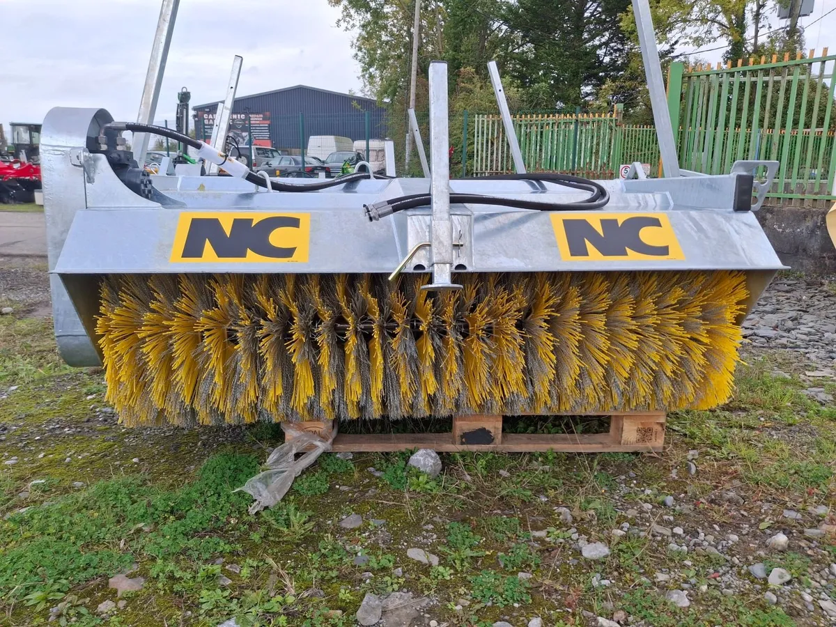NC 6' Bucket c/w Brush to Suit Skid Steer - Image 4