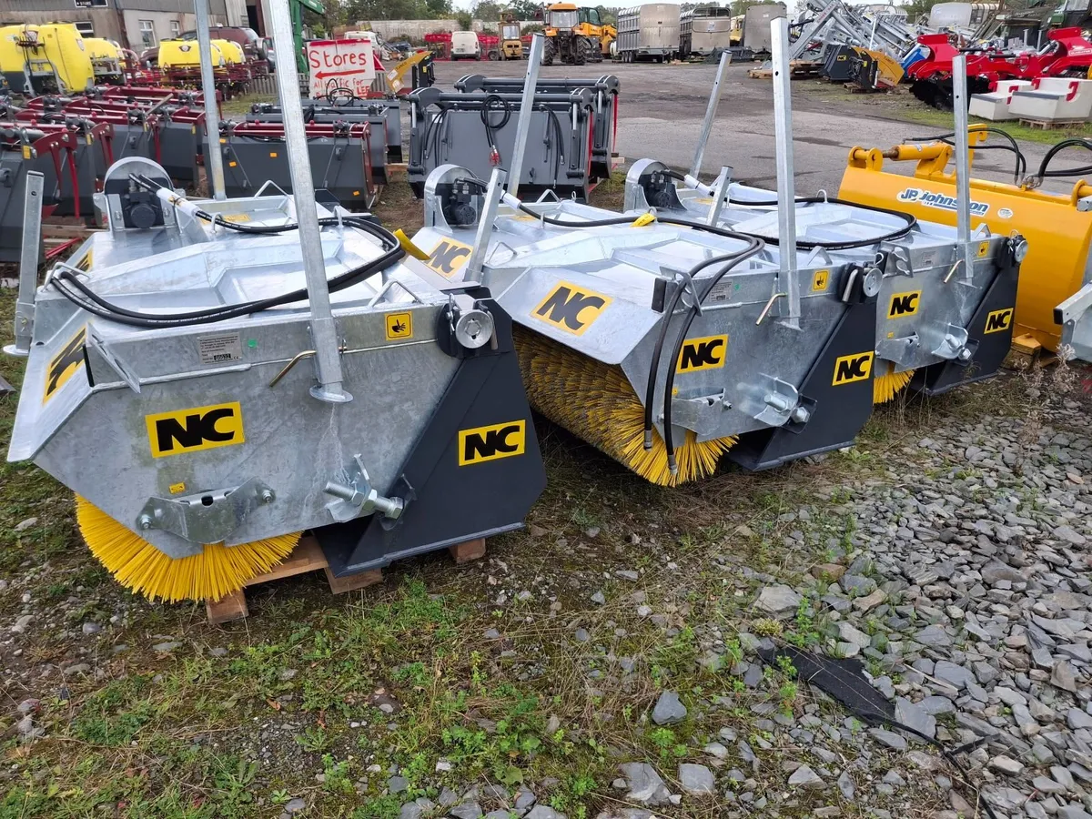 NC 6' Bucket c/w Brush to Suit Skid Steer - Image 2