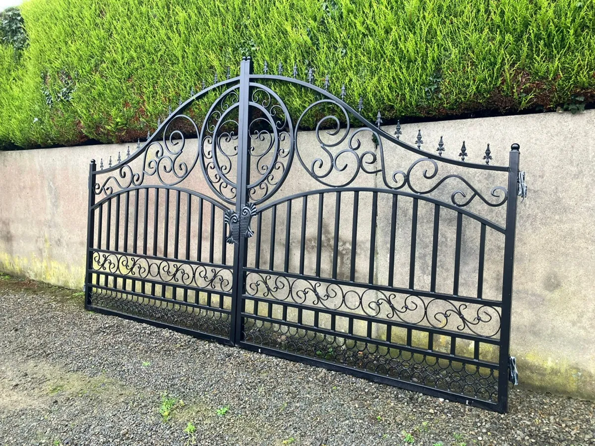 New 14ft Bi-Parting Steel Gate **Online Auction** - Image 3