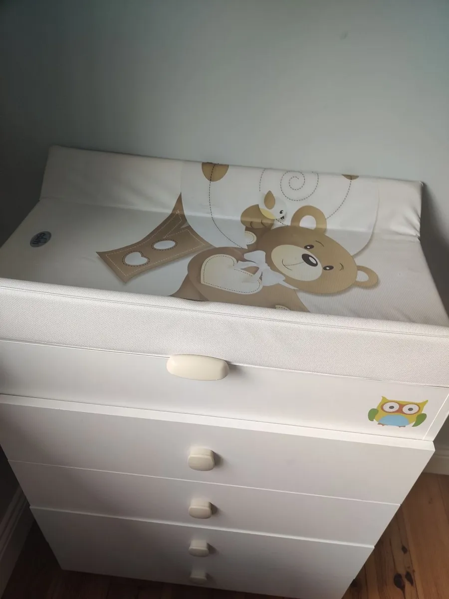 Baby changing table - Image 1