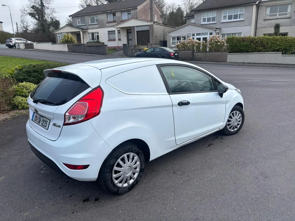 Ford Fiesta 2013 - Image 2